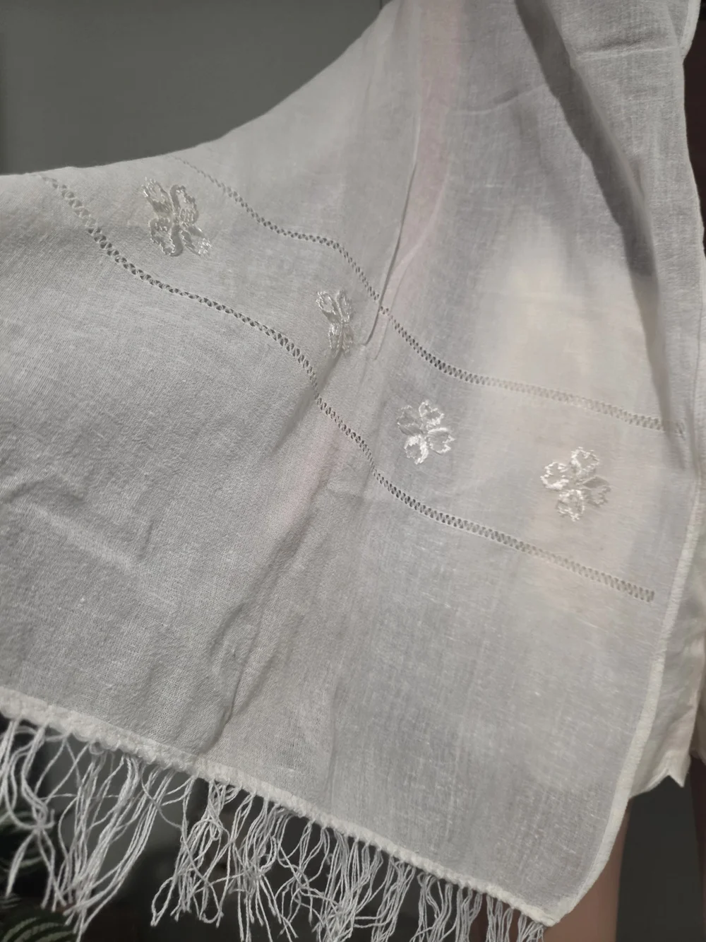 Vintage 1980s Romanian 100% Cotton Embroidered White Shawl Scarf NWT